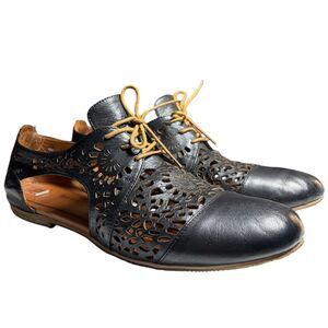 Spring Step Theone Leather Lace Up Shoes Black Floral Cutout Size 10 EUC